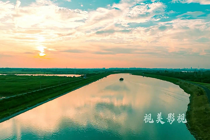 运河散装货船港口码头运营场景